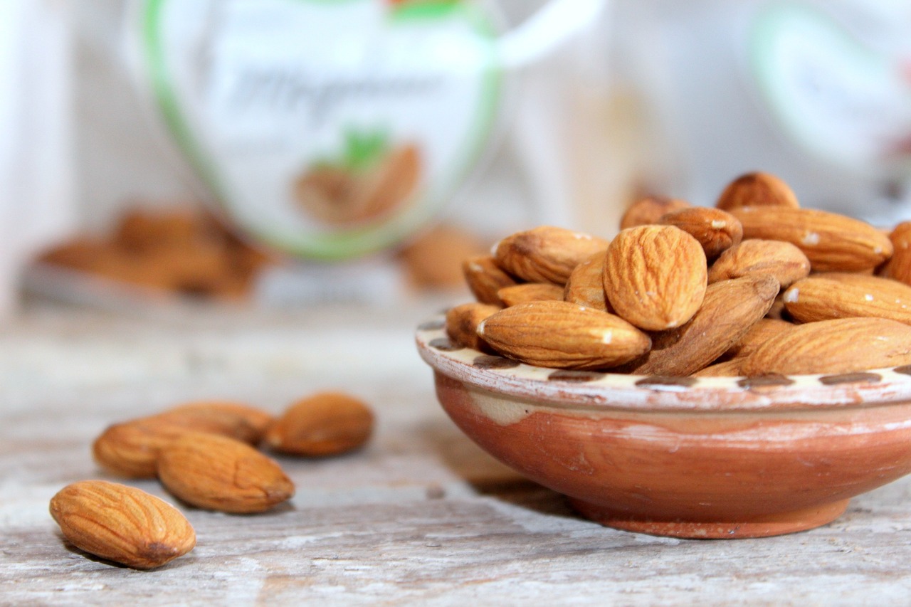 Soaked Almonds Benefits in hindi