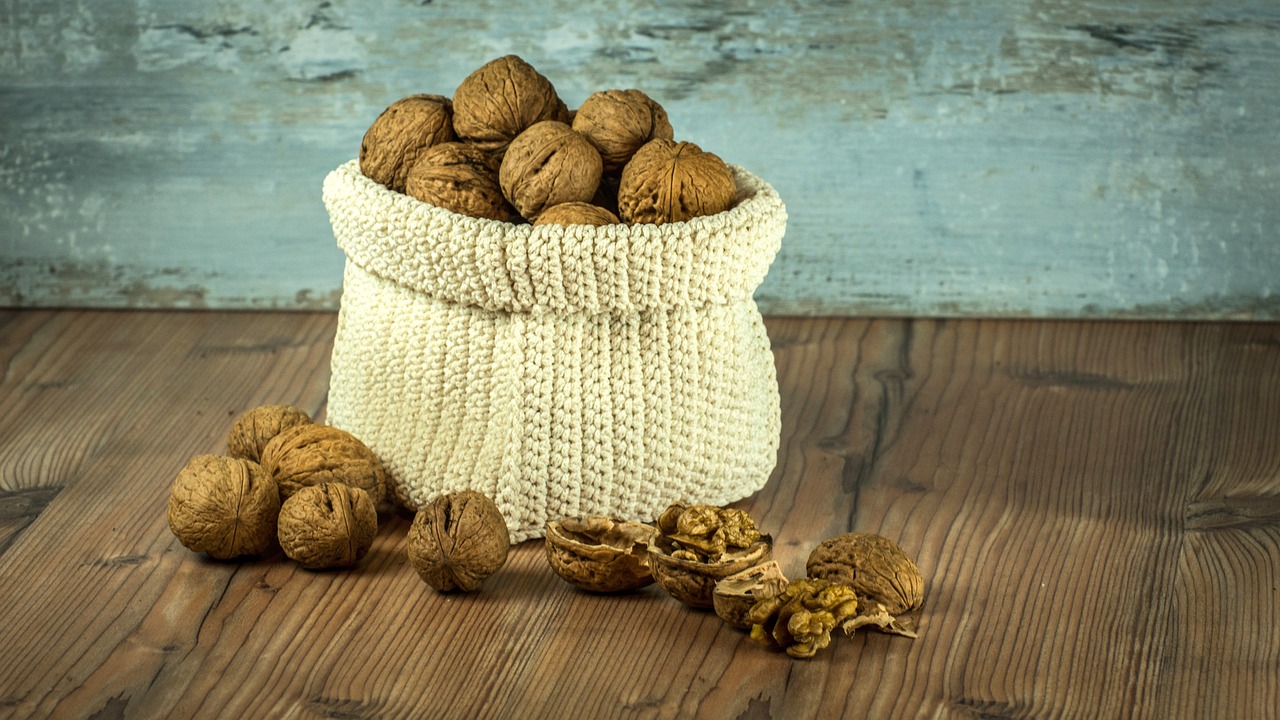 Walnuts Eating Benefits in hindi
